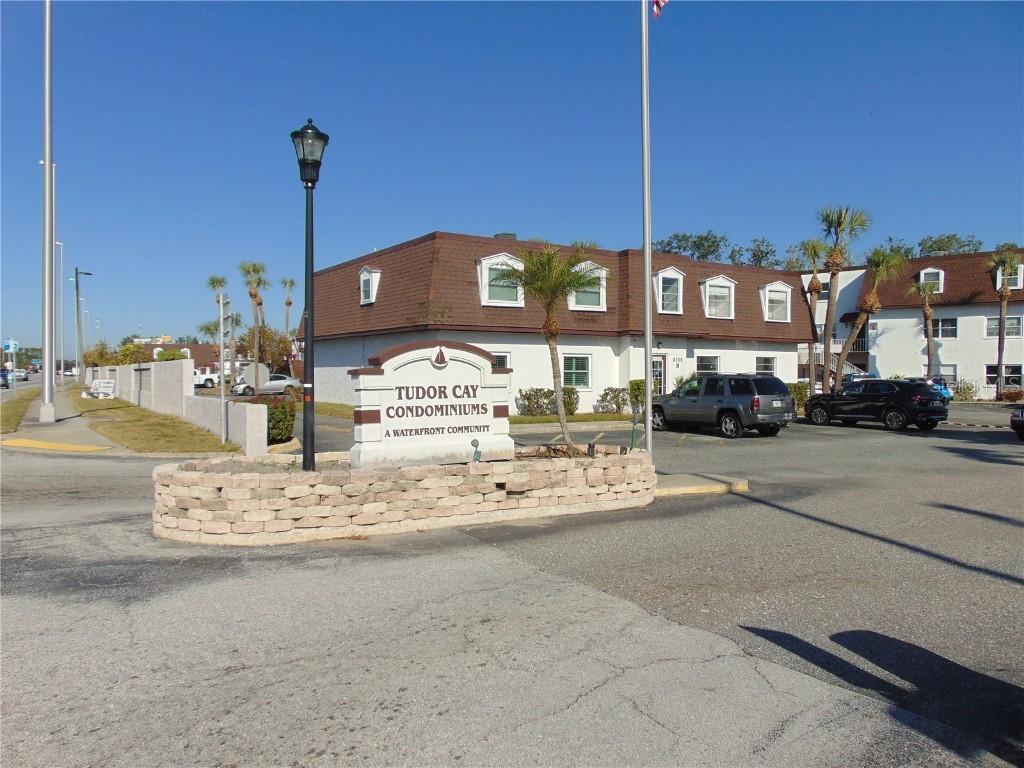 9119 Tudor Dr. #E102, Tampa, FL 33615