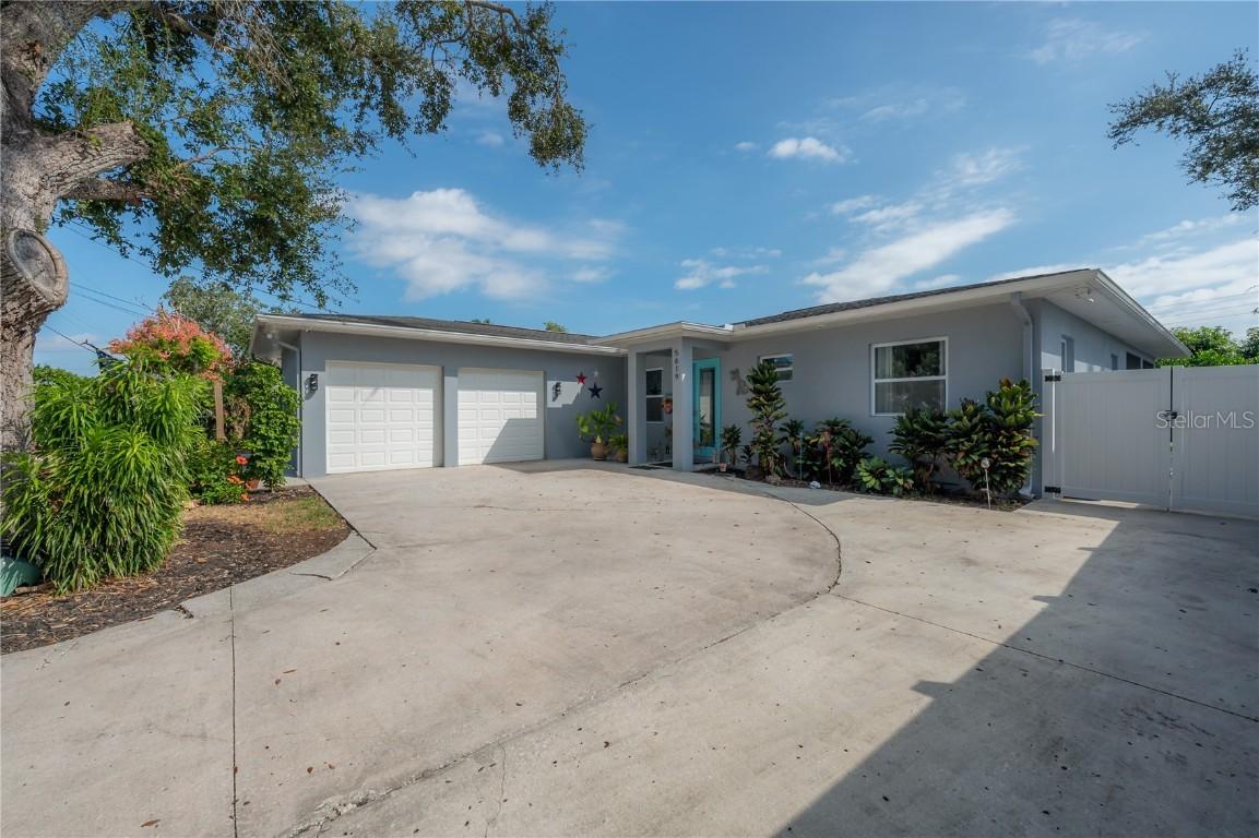 5619 25th St., Bradenton, FL 34207