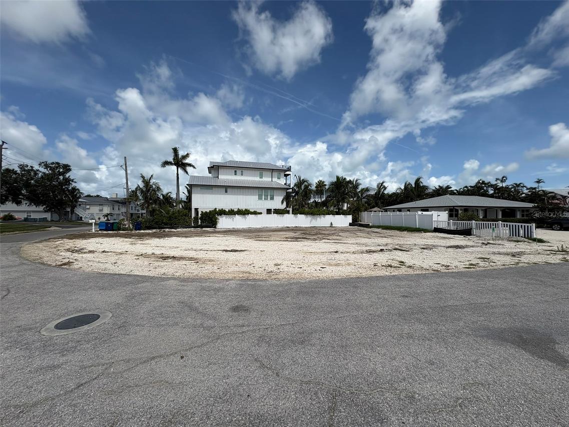 237 S Harbor Dr., Holmes Beach, FL 34217