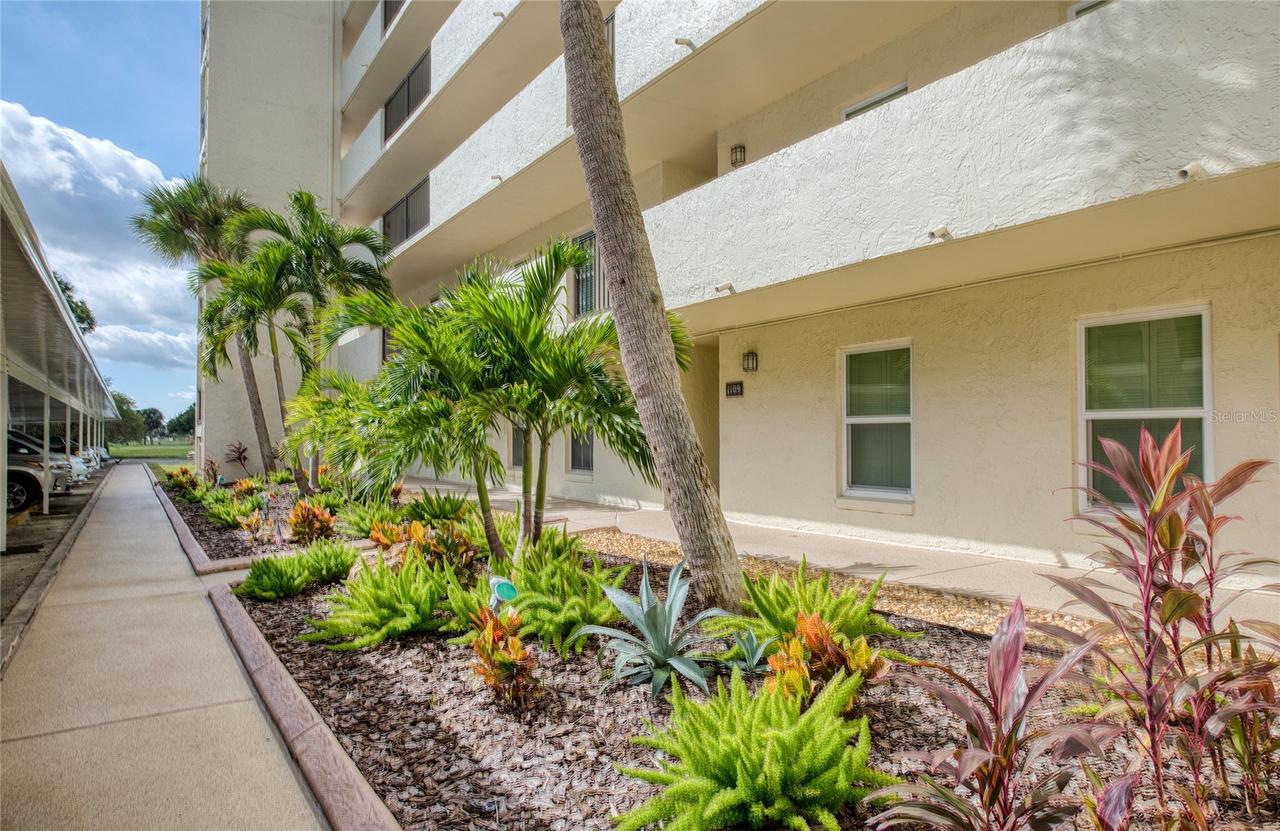 225 Country Club Dr. #F1209, Largo, FL 33771