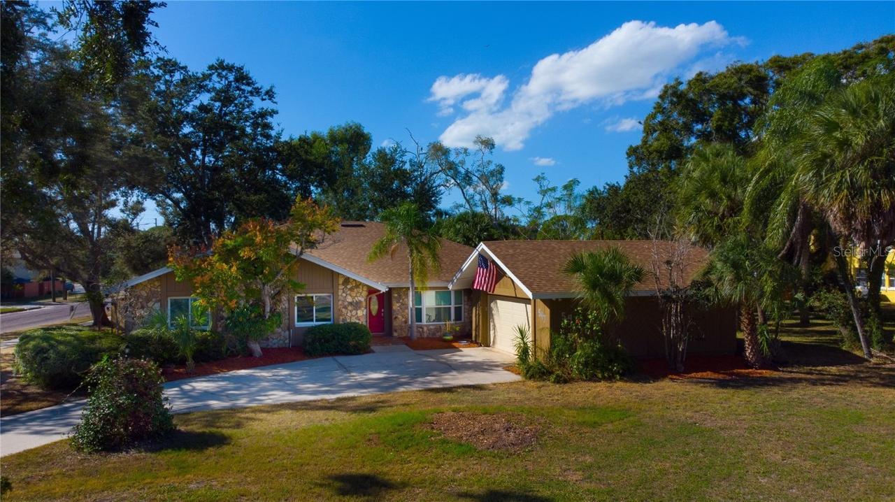 547 Oleander Way, St Petersburg, FL 33707