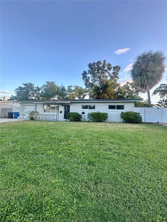 3673 Searobin Dr., St Petersburg, FL 33705