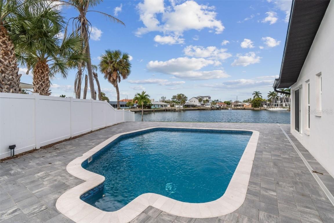 1514 Sea Gull Dr., St Petersburg, FL 33707