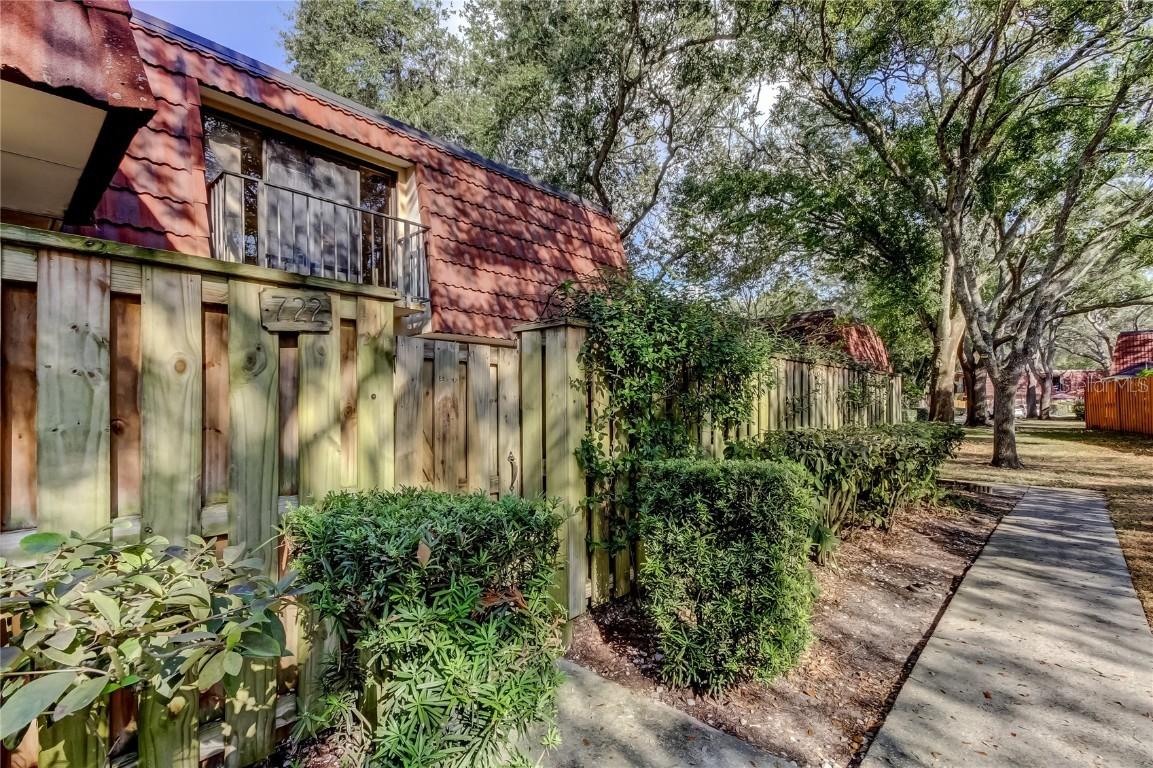722 1st Ct., Palm Harbor, FL 34684