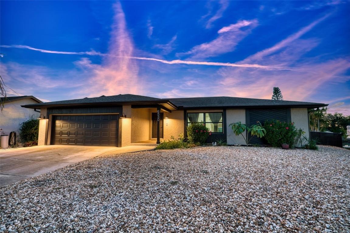 6530 Senegal Palm Way, Apollo Beach, FL 33572