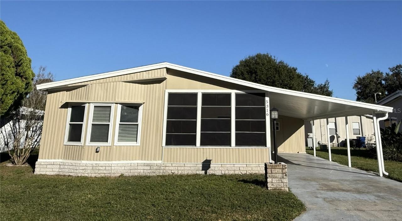 5316 Ixora St., Zephyrhills, FL 33541