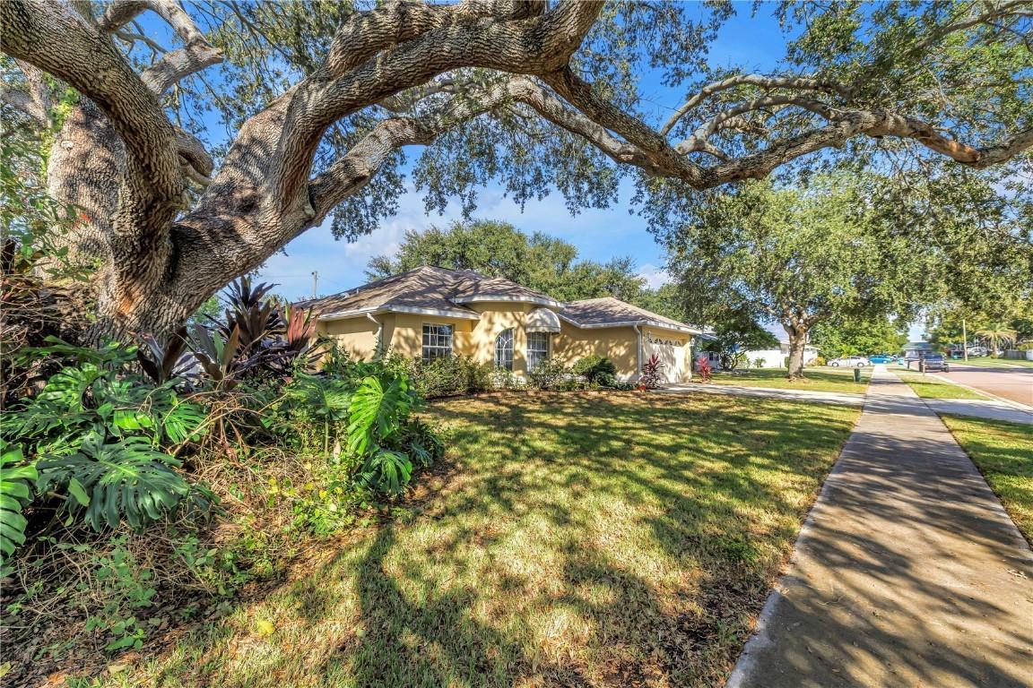 2056 Bellhurst Dr., Dunedin, FL 34698