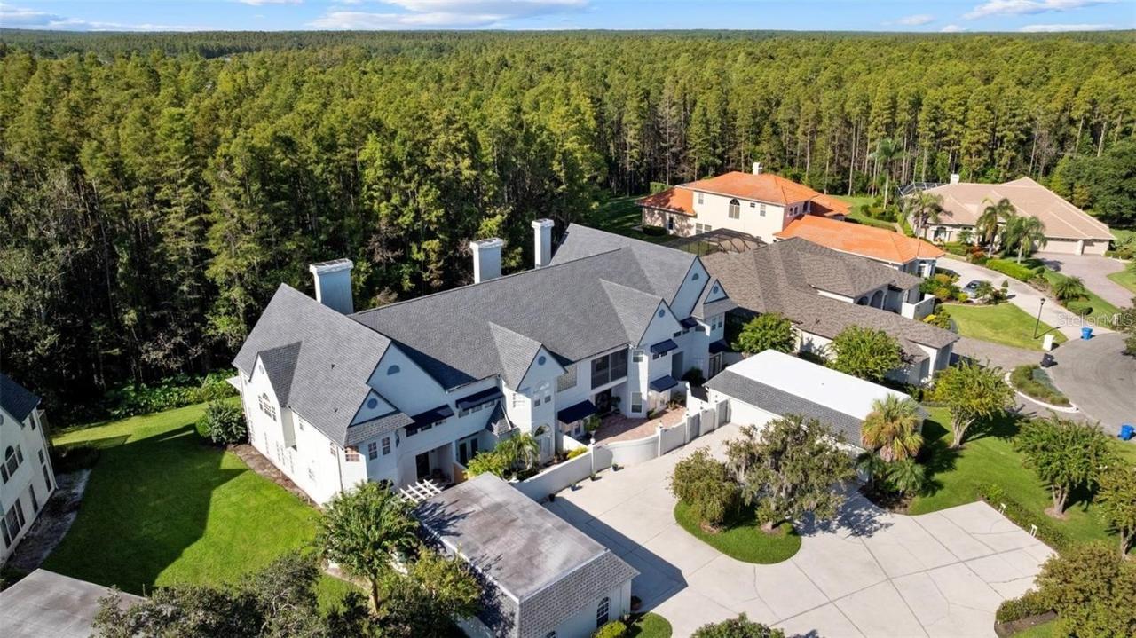 18756 Wimbledon Cir., Lutz, FL 33558