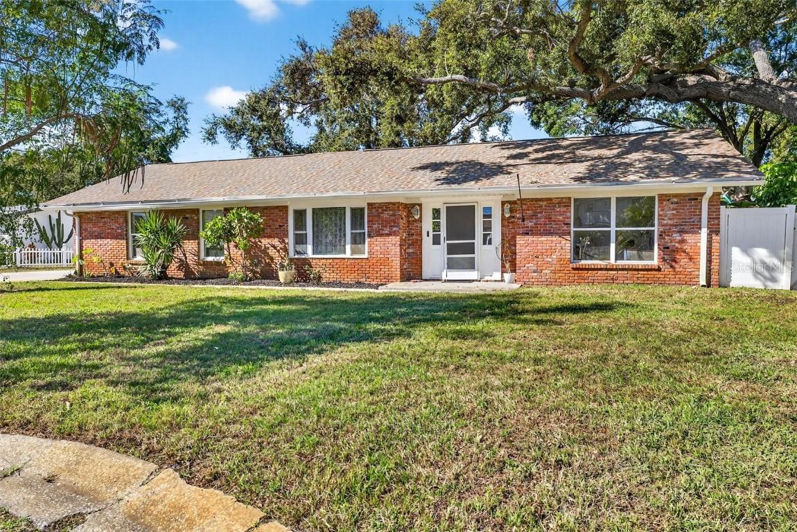 13589 101st Ter., Seminole, FL 33776