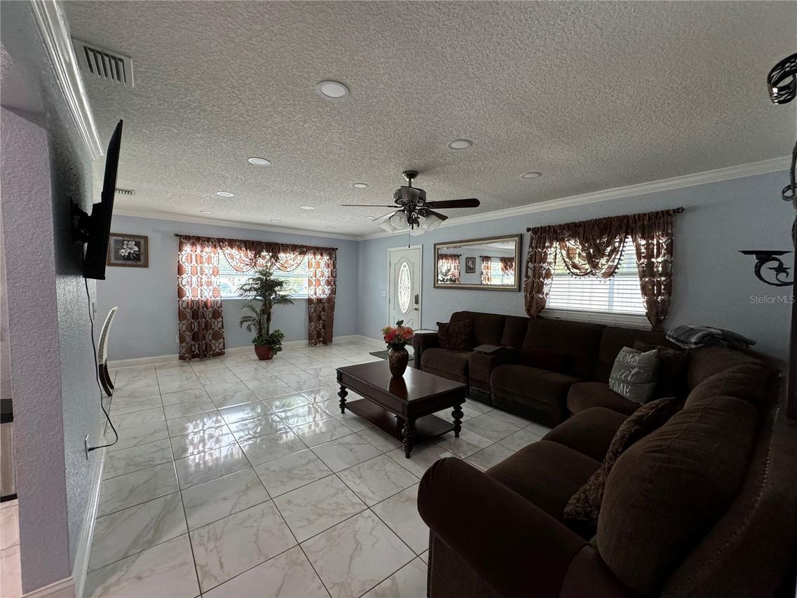 2702 Campus Hill Dr., Tampa, FL 33612