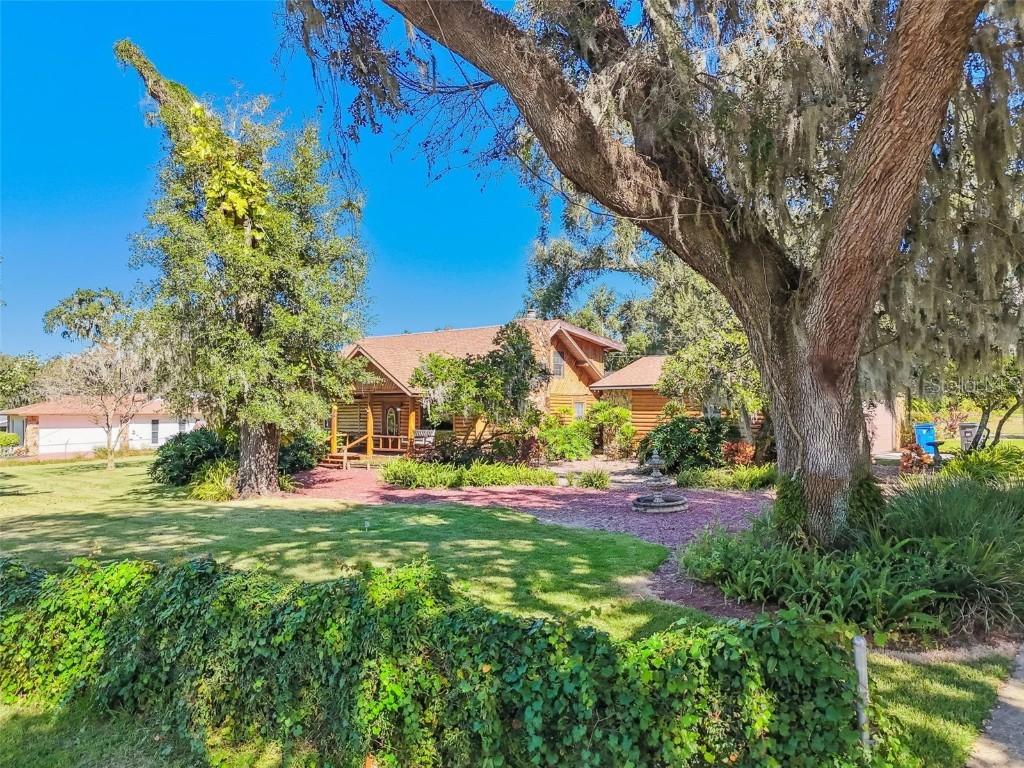 4801 Lynn Oaks Cir., Dover, FL 33527