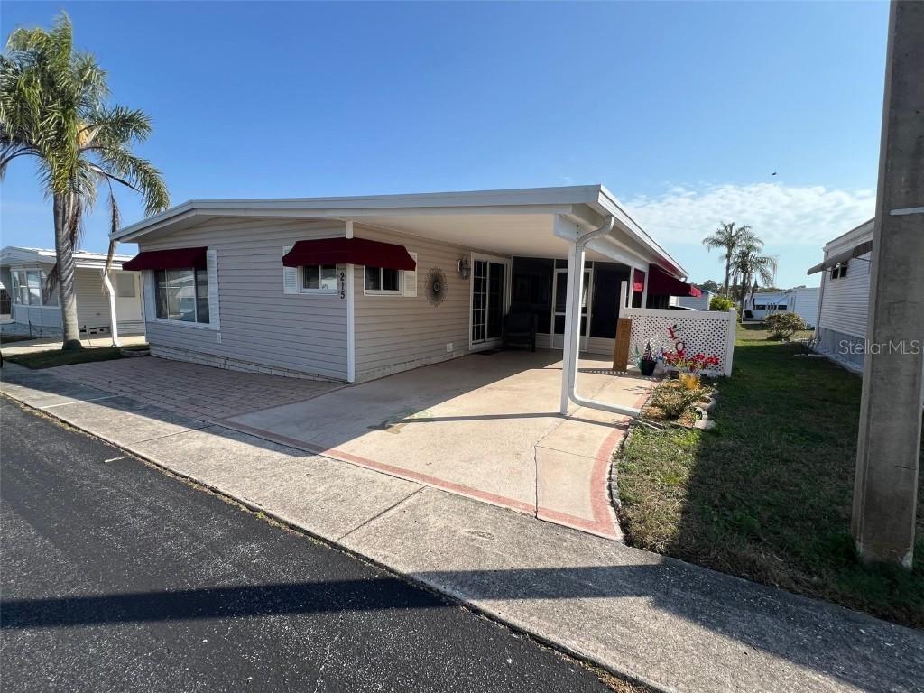 215 Royal Palm Cir., Largo, FL 33778