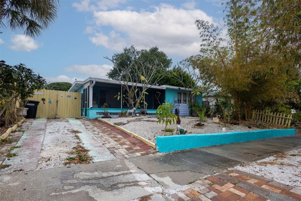 1024 Apache Tr., Clearwater, FL 33755