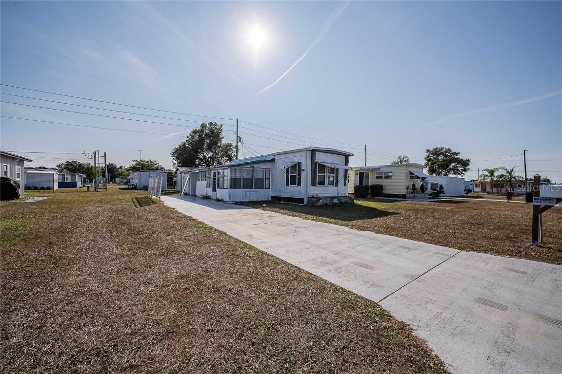 37228 Eileen Ave., Zephyrhills, FL 33542