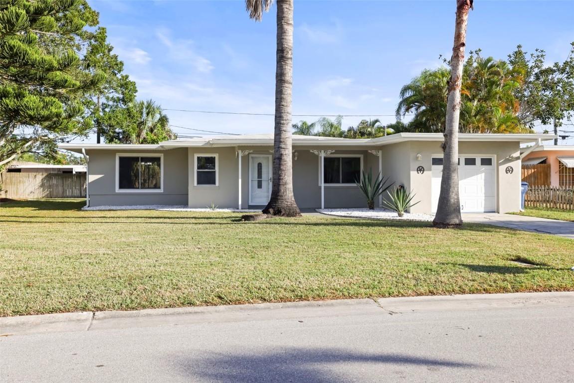 560 Baywood Dr., Dunedin, FL 34698