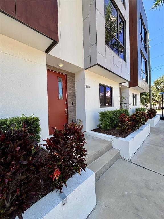 176 8th St., St Petersburg, FL 33701