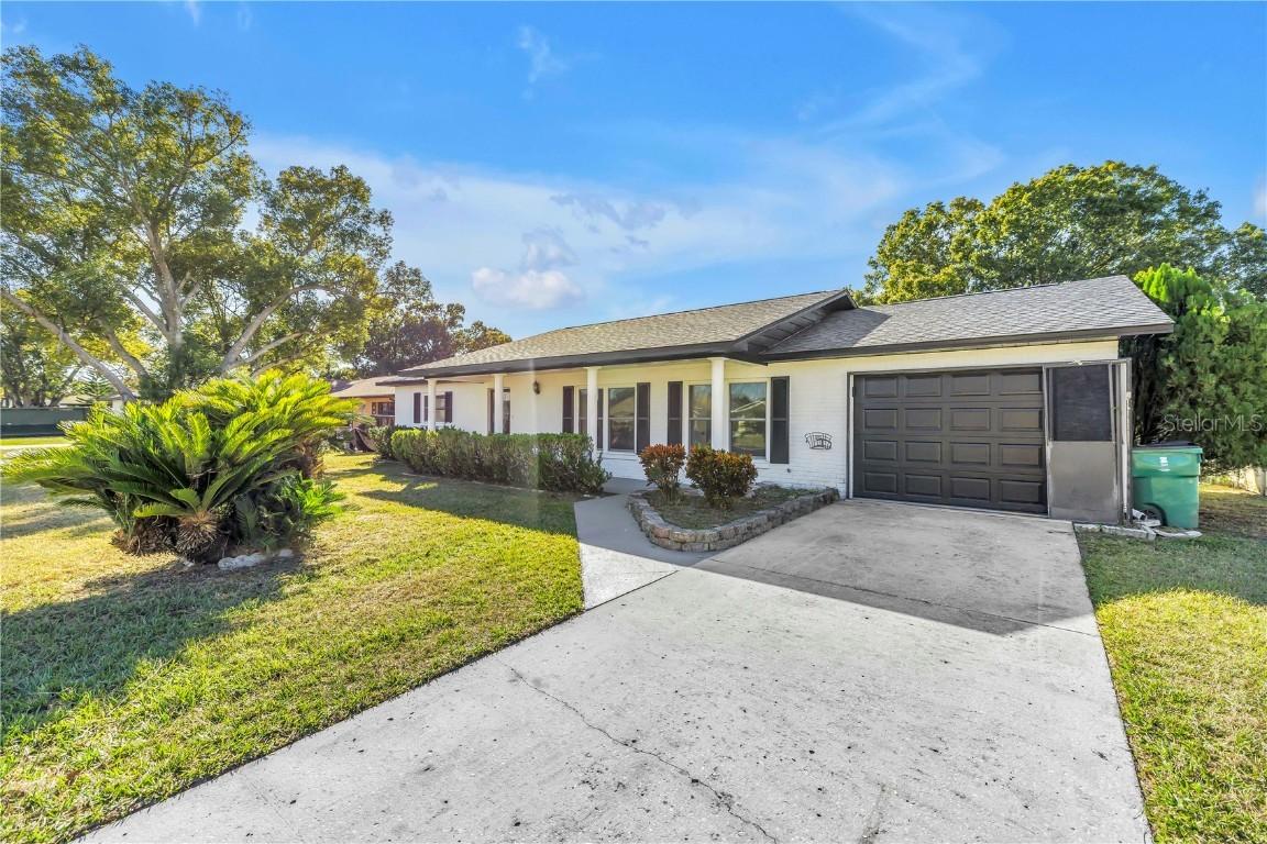 6127 18th St., Zephyrhills, FL 33542