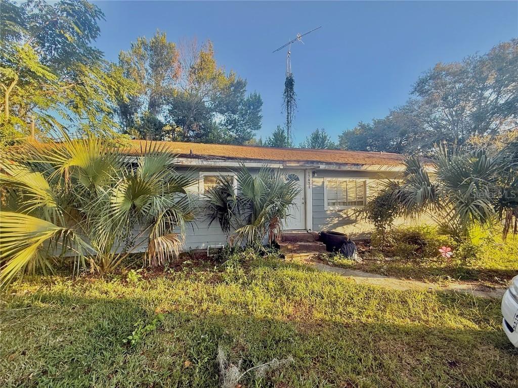 17431 SE 35th Ln., Ocklawaha, FL 32179