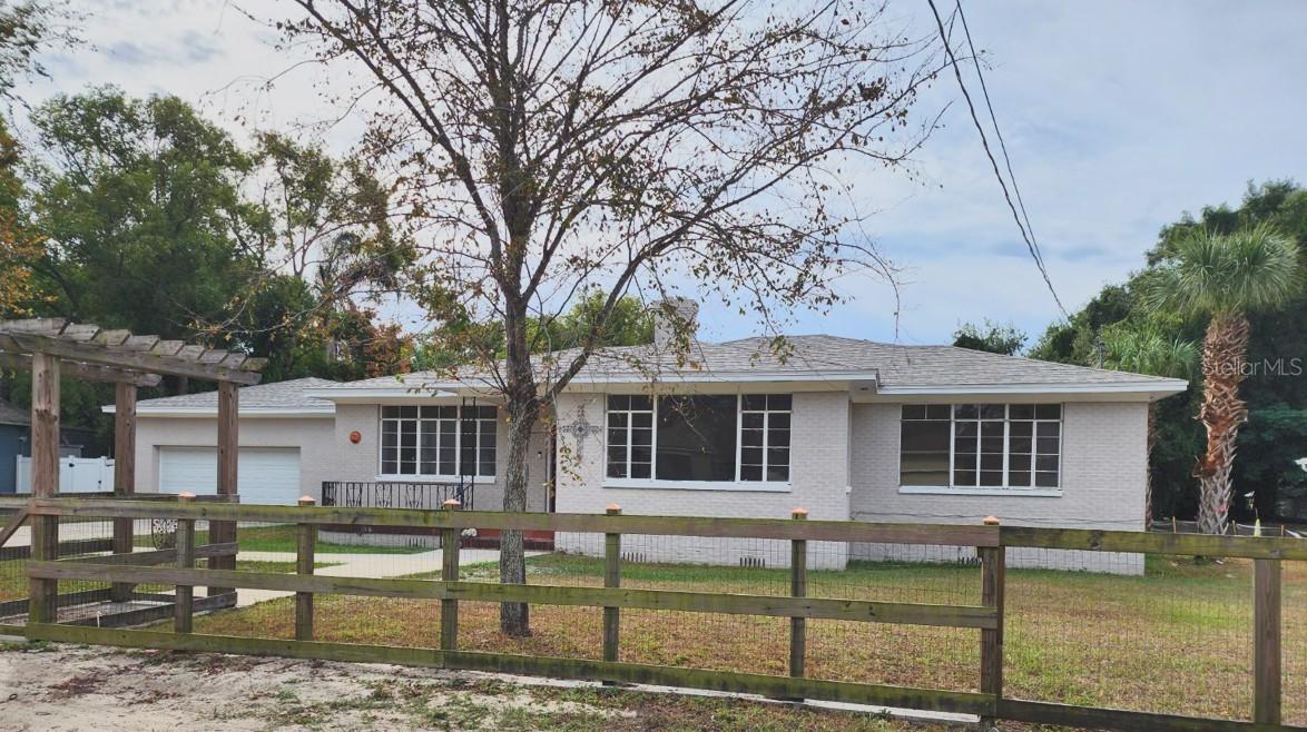 913 E Genesee St., Tampa, FL 33603