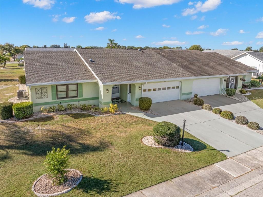 302 Linger Ln., Sun City Center, FL 33573