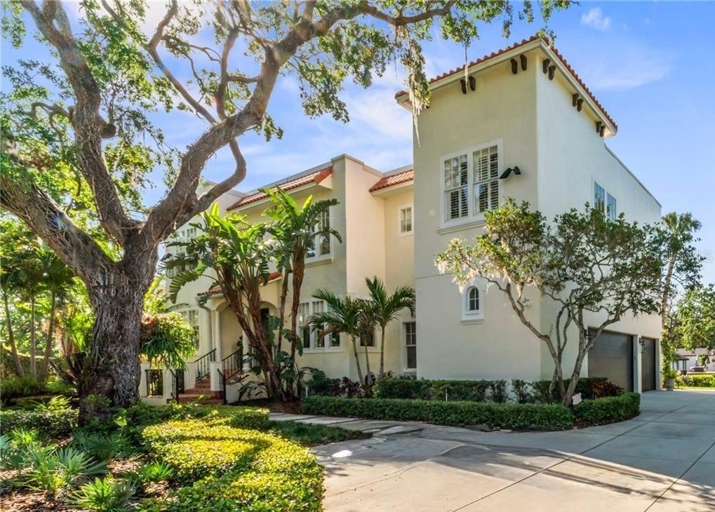 2633 N Dundee St., Tampa, FL 33629