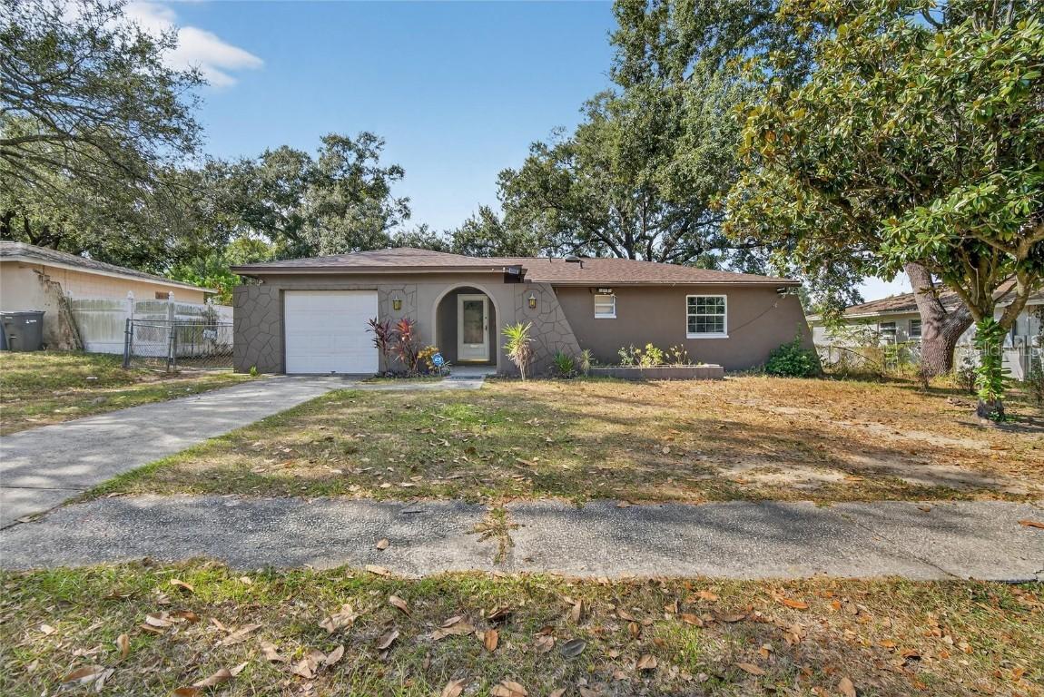 604 Innergary Pl., Valrico, FL 33594