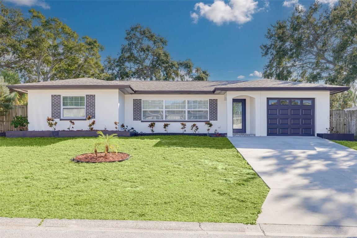 935 Hillwood Dr., Dunedin, FL 34698