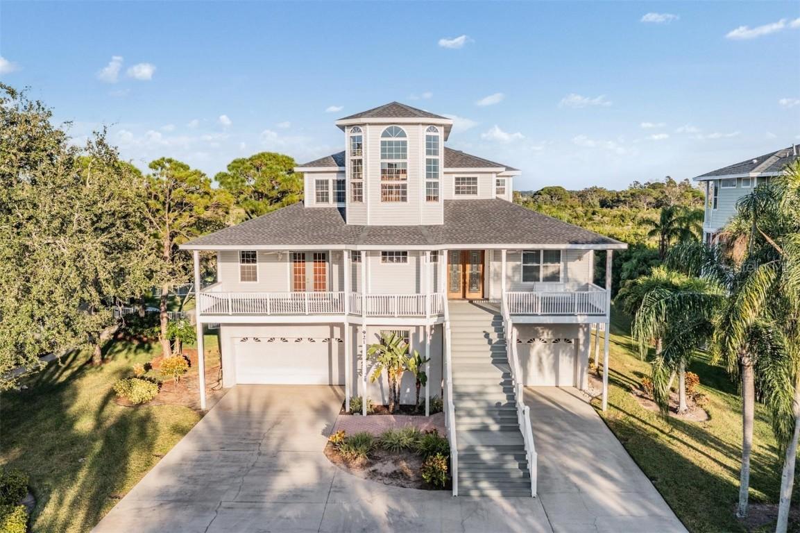921 Point Seaside Dr., Crystal Beach, FL 34681