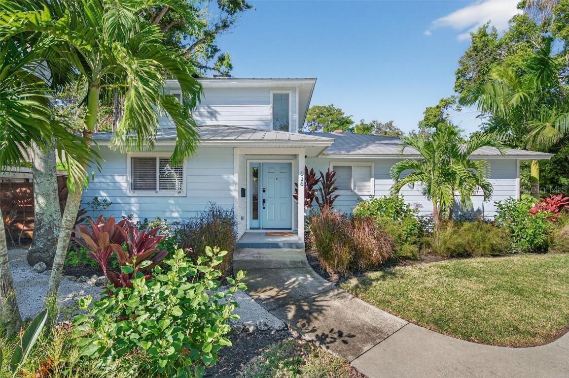 118 27th St., Bradenton, FL 34205