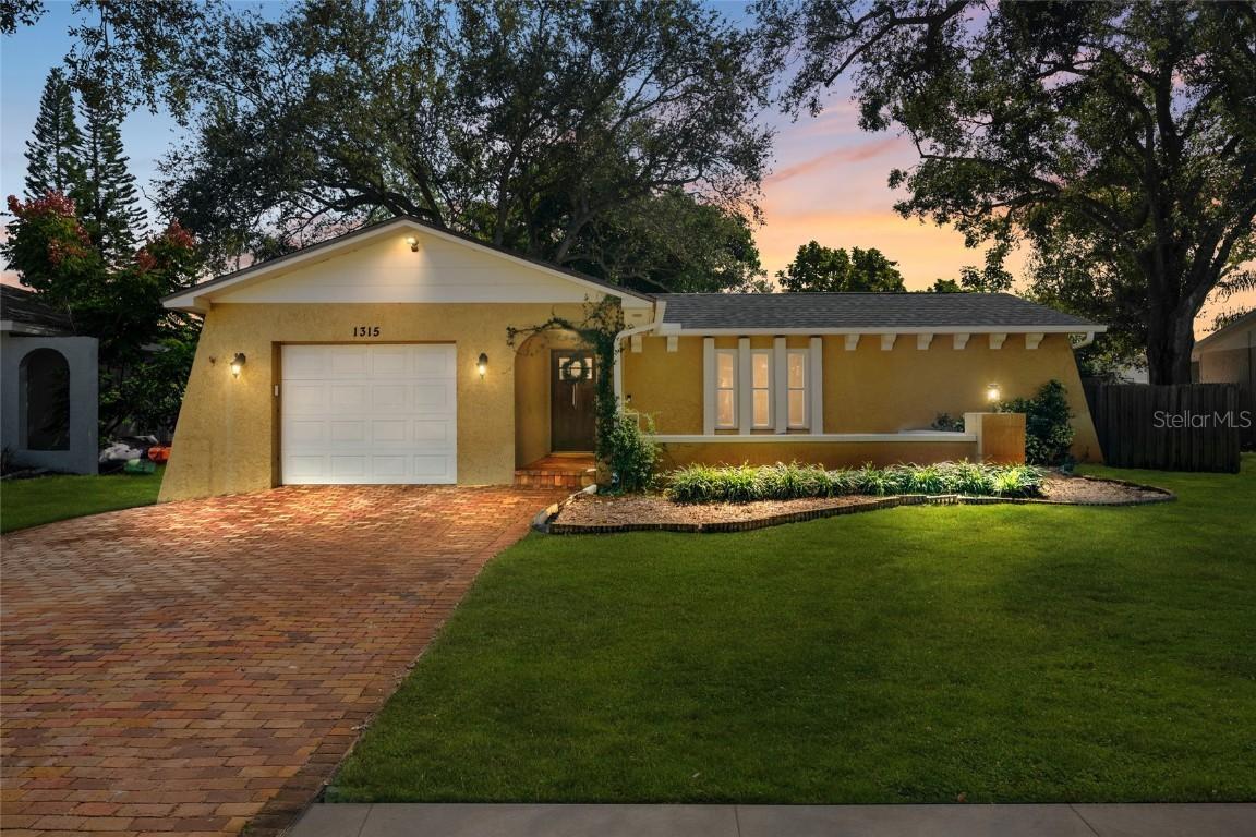 1315 Castleworks Ln., Tarpon Springs, FL 34689