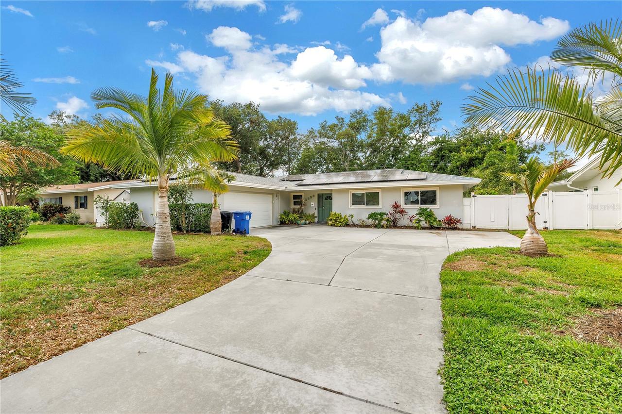 2856 65th Way, St Petersburg, FL 33710
