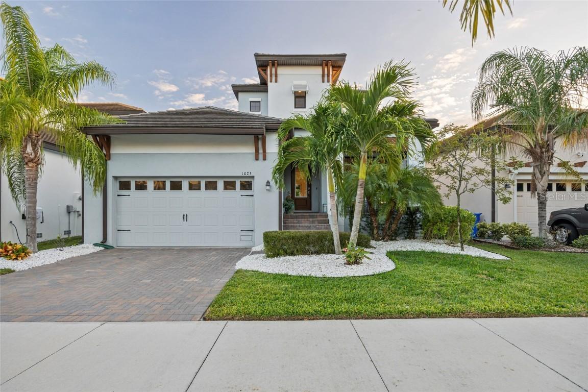 1025 Seagrape Dr., Ruskin, FL 33570