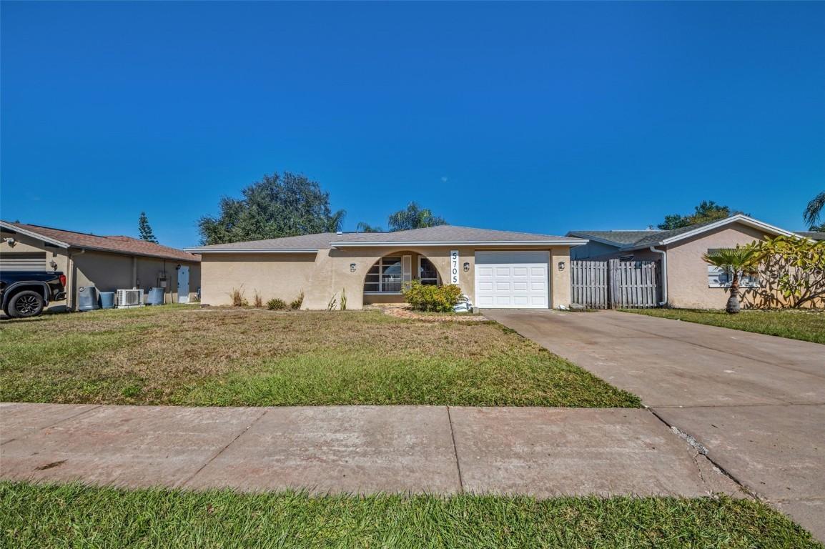 5705 Mariposa Dr., Holiday, FL 34690