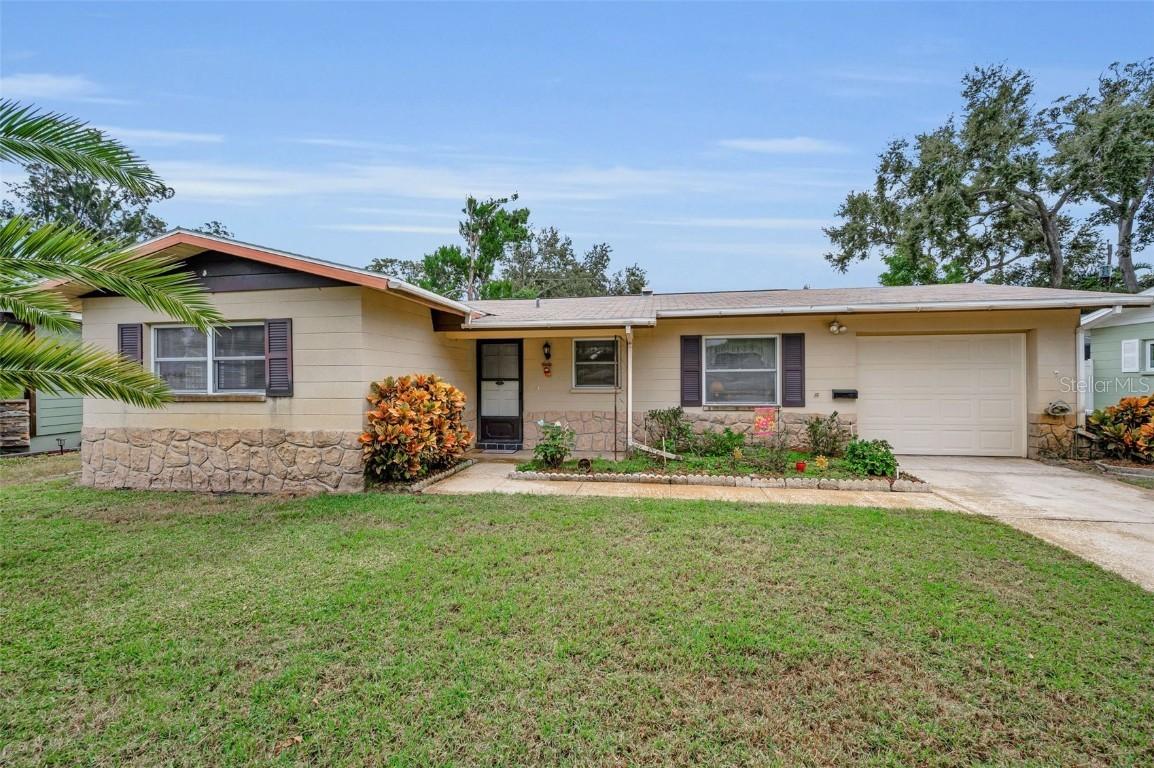 13434 Ridgeland Dr., Seminole, FL 33776