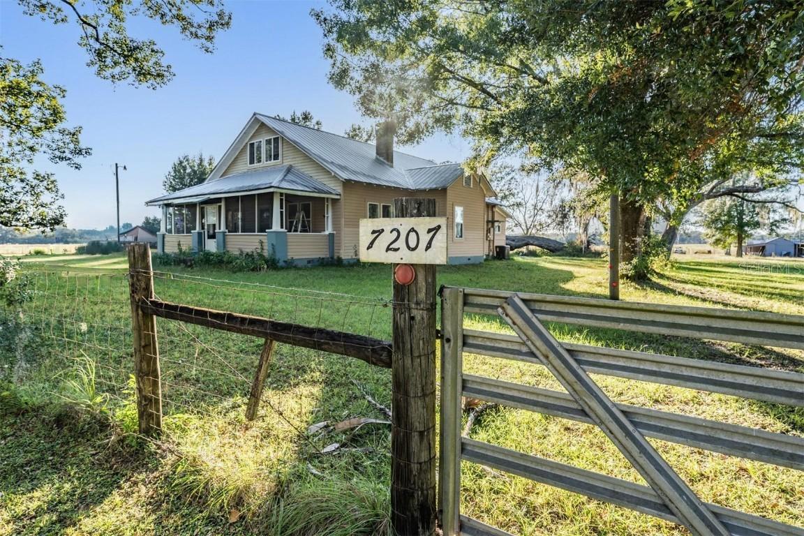 7207 Elwood Rd., Zephyrhills, FL 33540