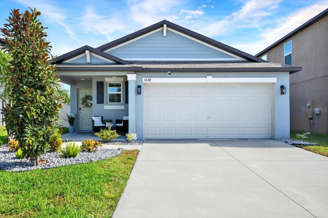 5538 Blue Azure Dr., Wimauma, FL 33598
