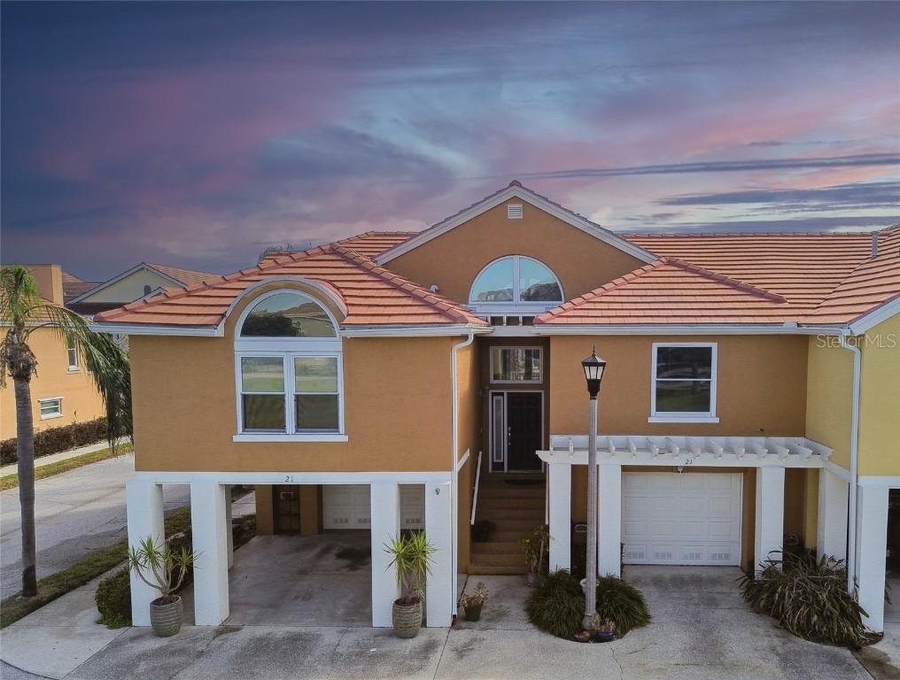 21 Crescent Pl., St Petersburg, FL 33711
