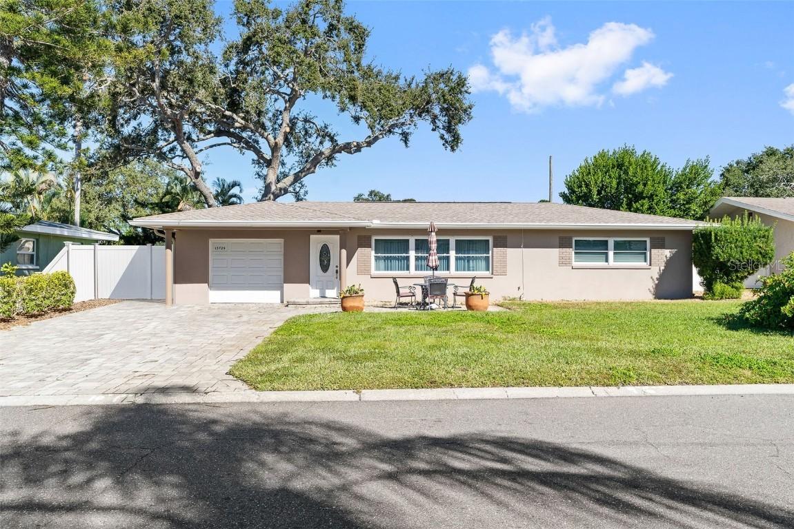 13725 Bermuda Dr., Seminole, FL 33776