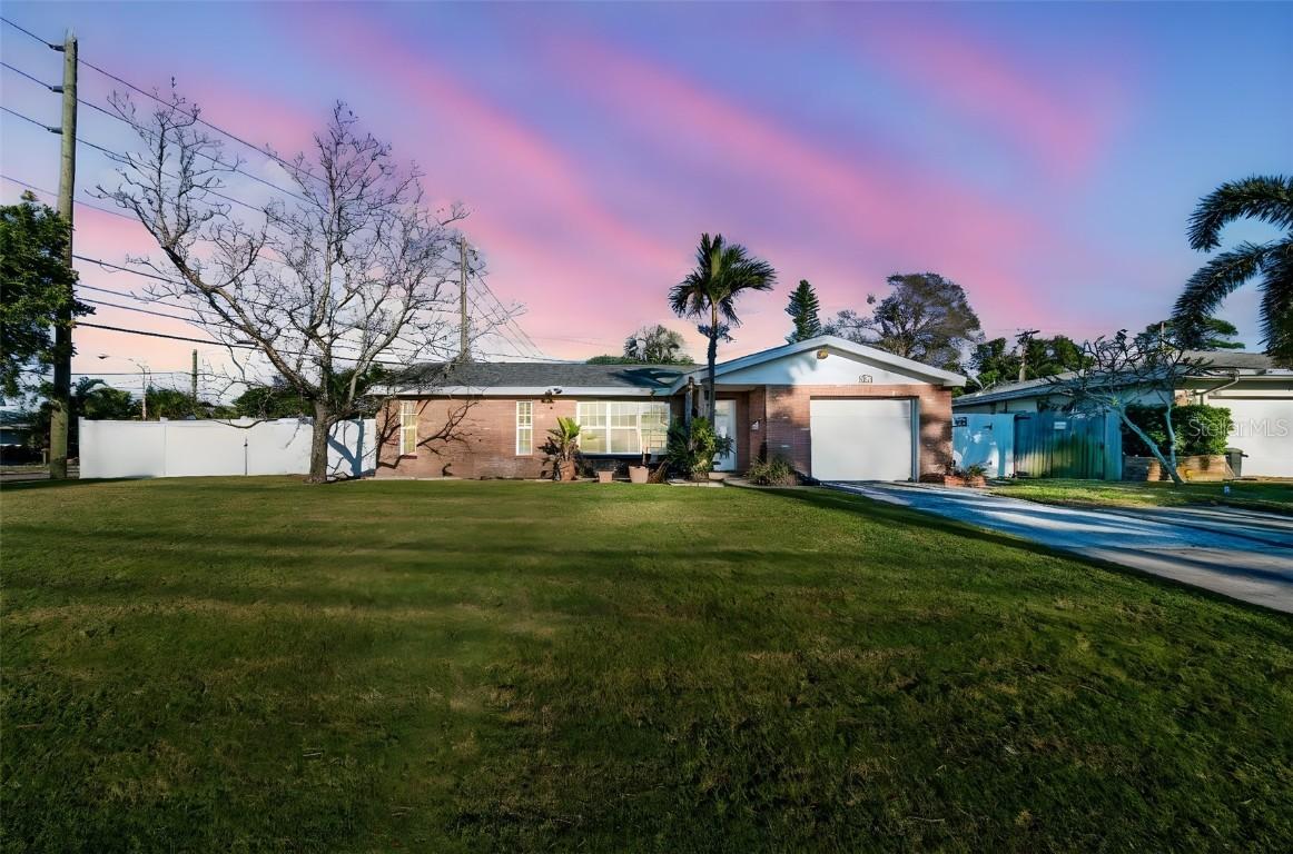 1200 Robin Rd., St Petersburg, FL 33707