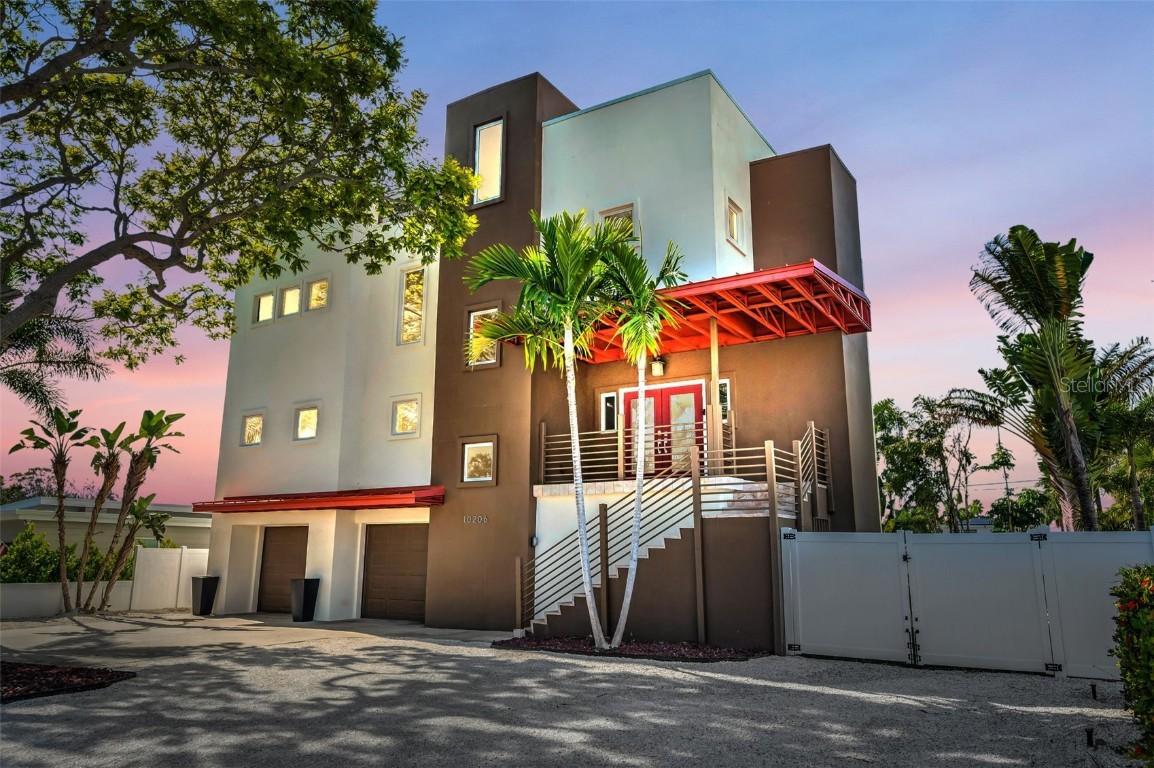 10206 4th St., Treasure Island, FL 33706