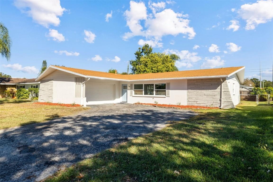 869 Deville Dr., Largo, FL 33771