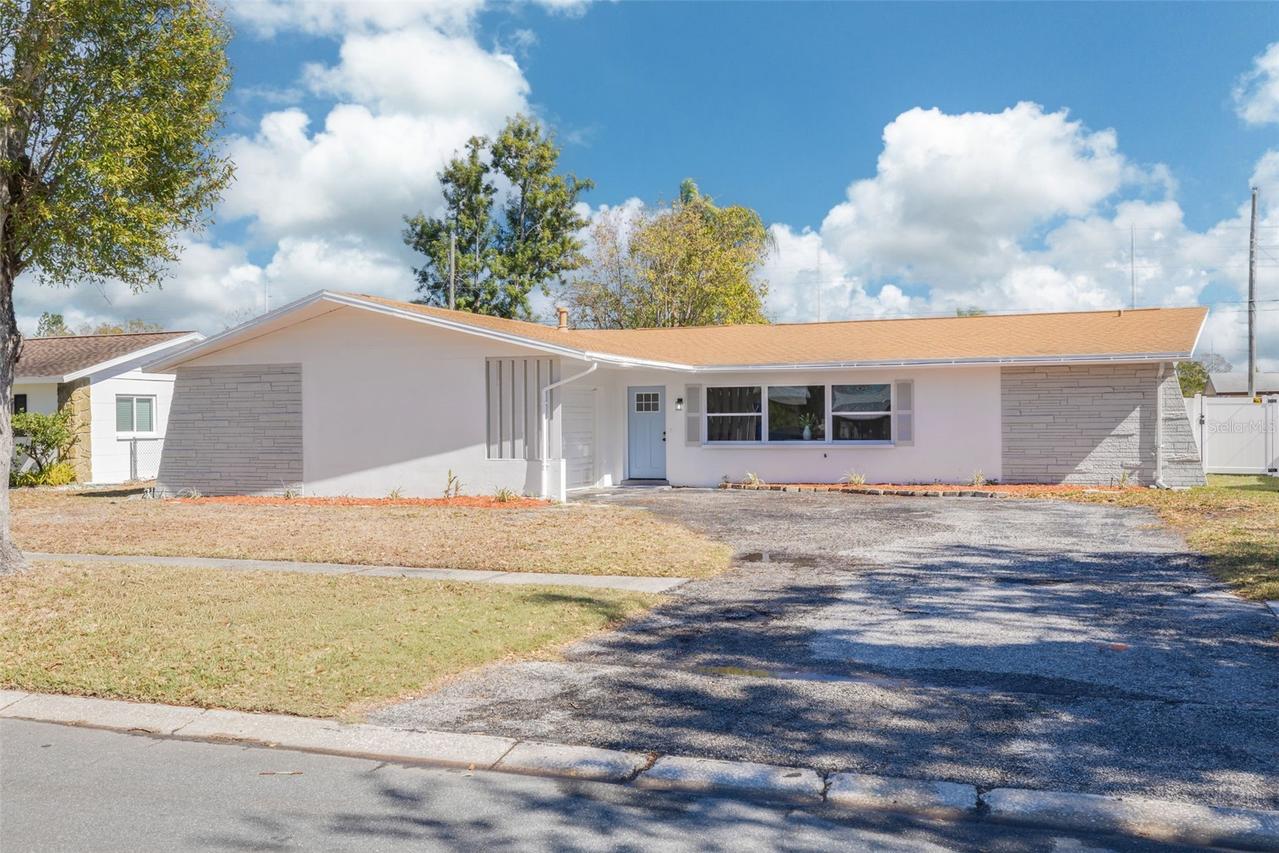 869 Deville Dr., Largo, FL 33771