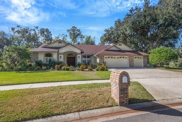 507 Surrey Ln., Lutz, FL 33549
