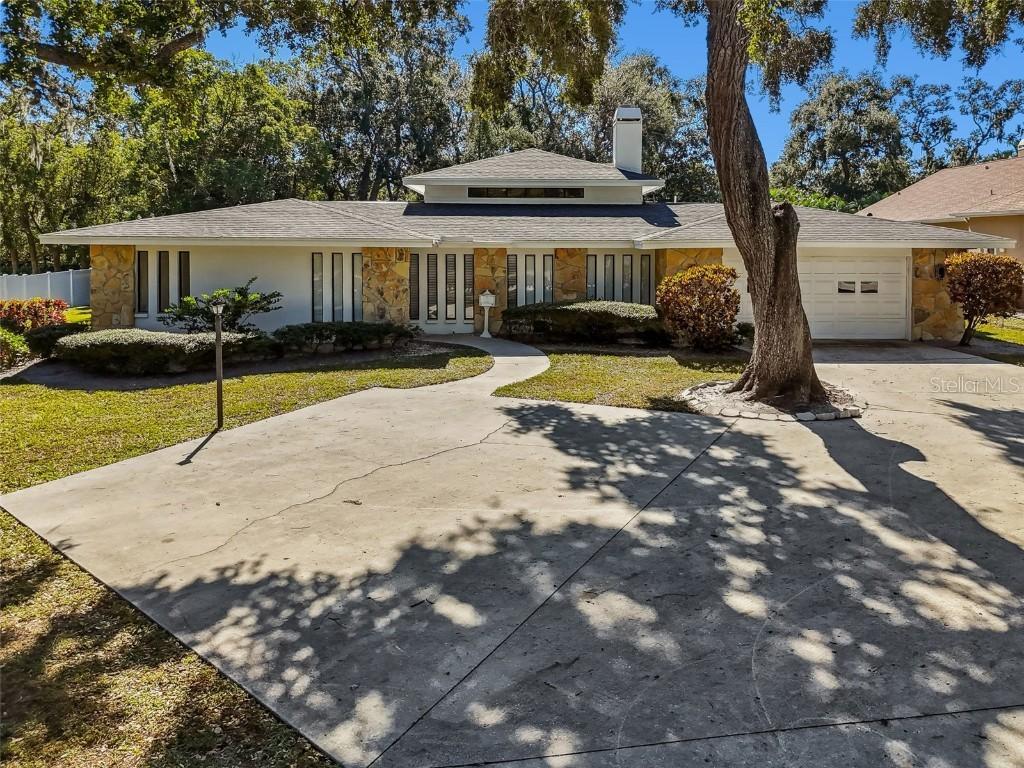 2949 Sunset Point Rd., Clearwater, FL 33759