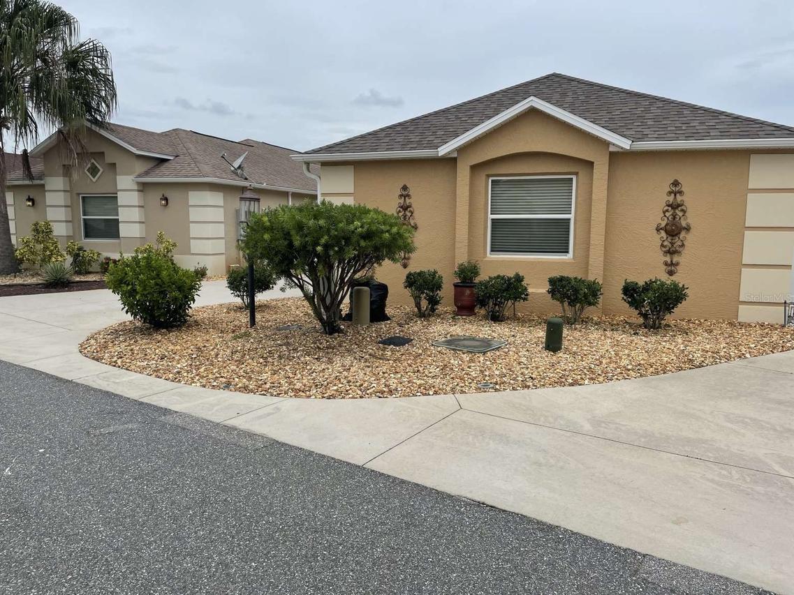 1067 Carver Ct., The Villages, FL 32163