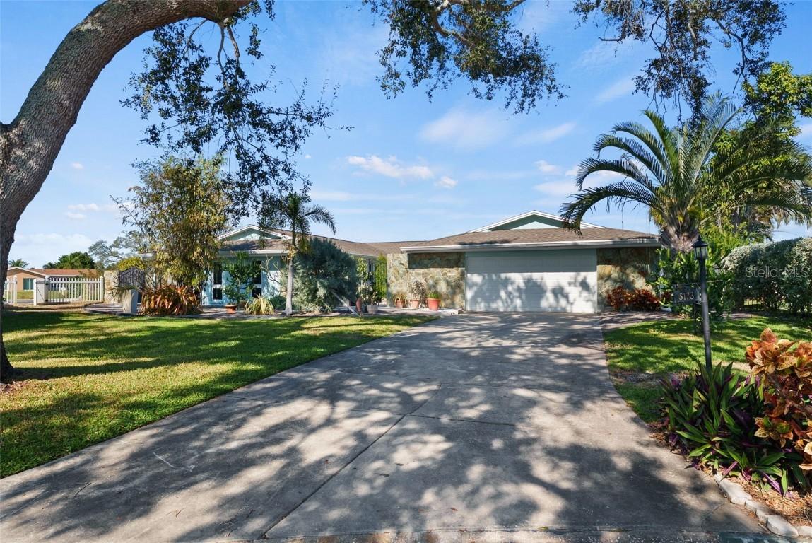 5173 Horseshoe Pl., St Petersburg, FL 33703