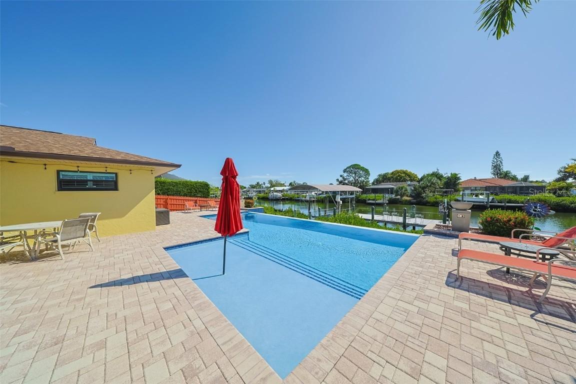 914 Chipaway Dr., Apollo Beach, FL 33572