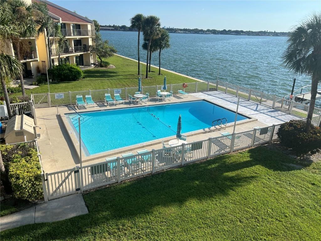 7520 Sunshine Skyway Ln. #T18, St Petersburg, FL 33711