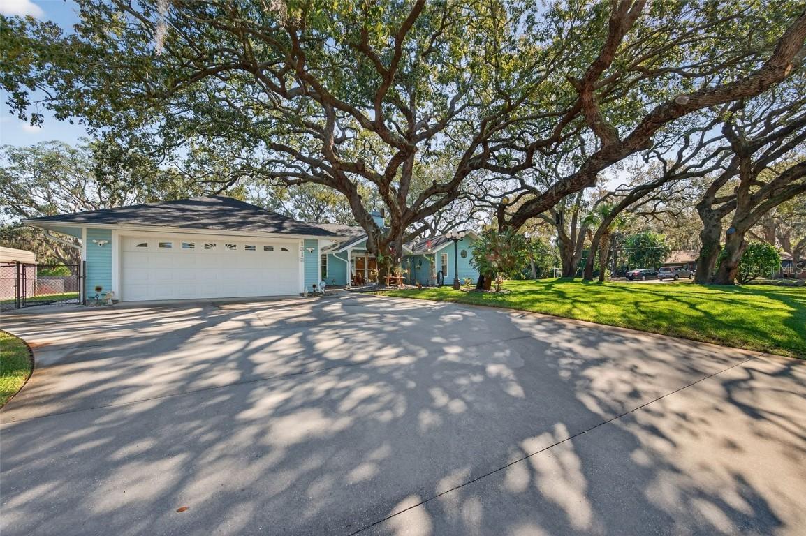 1312 Grove Ave., Tarpon Springs, FL 34689