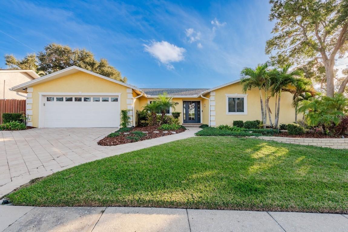 1302 Sutton Place Dr., Palm Harbor, FL 34683